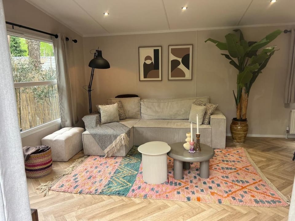 Communal lounge/ TV room, TV and multimedia, Living room, Seating area