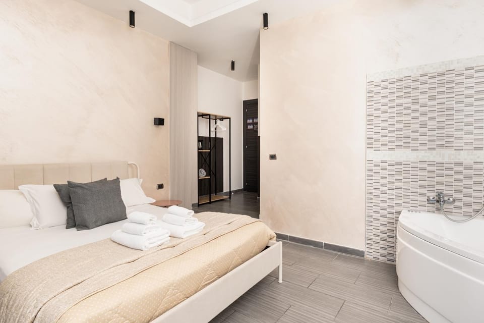 Bed, Bedroom, Bath, towels