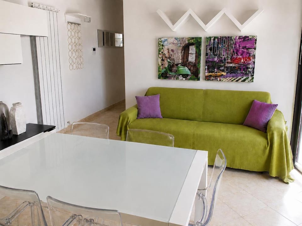 Bed, Living room