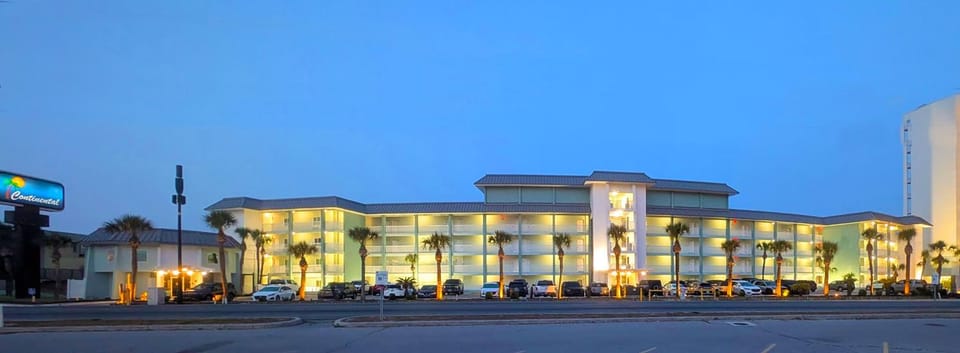 Beachfront King, Private Balcony,No fees-CC219 Pcb Apartment in Panama City Beach