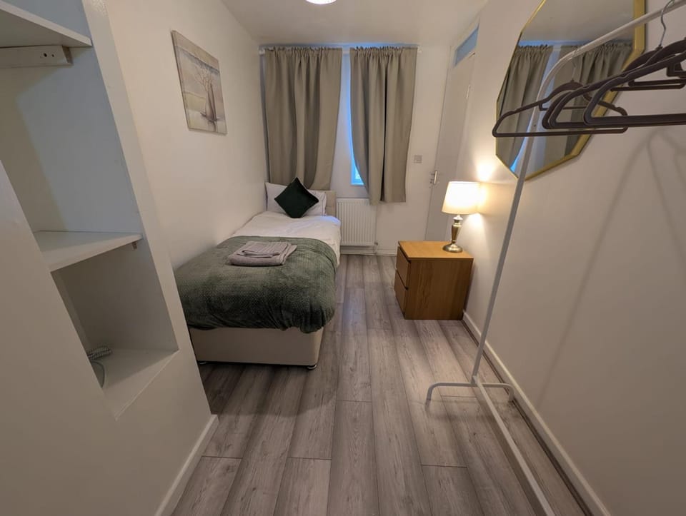 Bed, Bedroom, flat iron