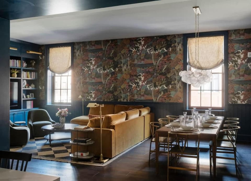 Historic Diplomat Suite w Parking - The Accord House in Penns Landing
