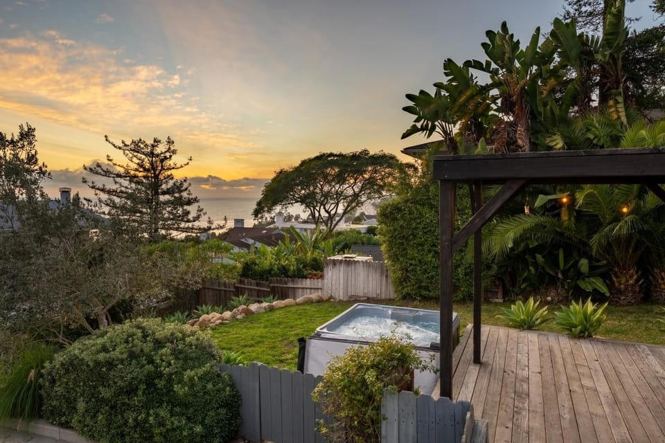 4BR Dog-Friendly Beach House | Hot Tub + Views House in Summerland