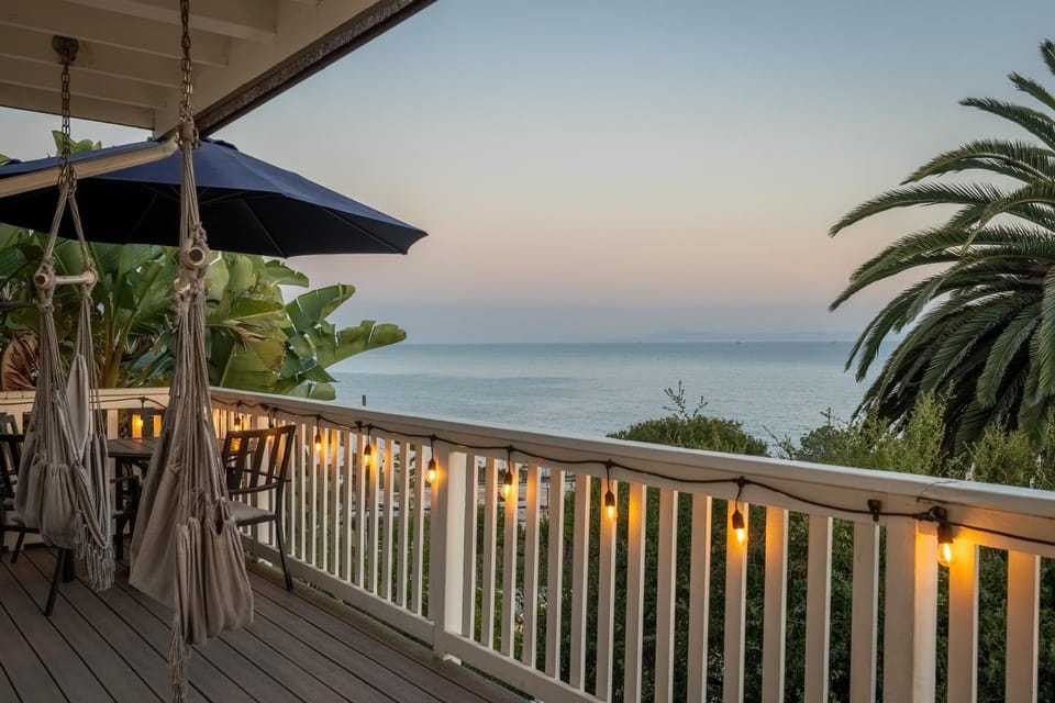 3BR Ocean-View Beach House | Two Decks + BBQ House in Summerland