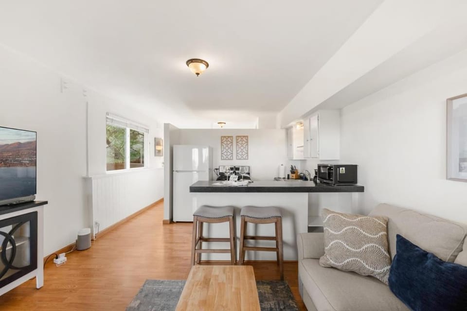 Ocean-View Studio | Full Kitchen + Laundry Apartment in Summerland