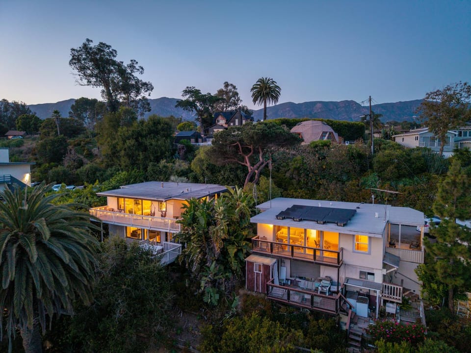 Single-Level Beach Cottage | Step-Free + Views House in Summerland