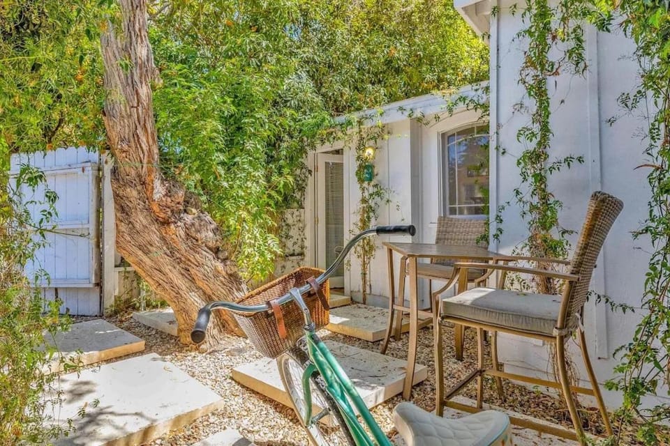 Vine-Covered Garden Suite | Queen + Patio House in Summerland