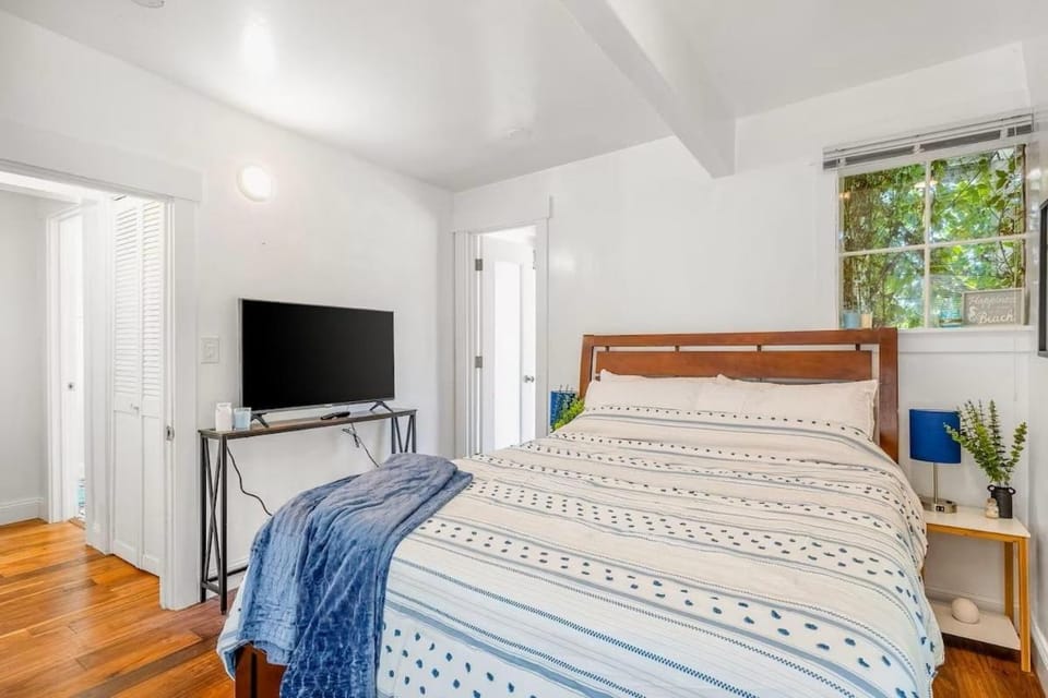 Vine-Covered Garden Suite | Queen + Patio House in Summerland
