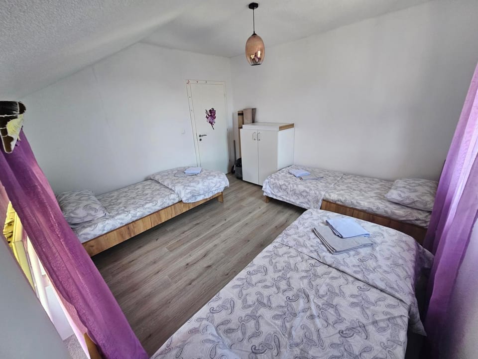 Bed, Photo of the whole room, Bedroom, Guests, towels