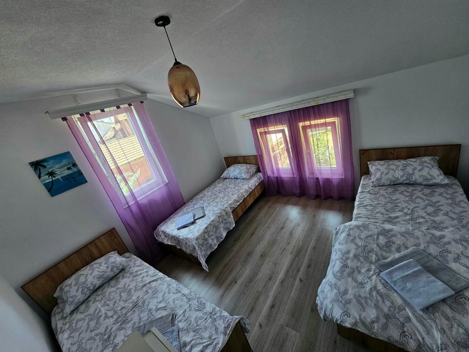 Bed, Photo of the whole room, Bedroom, Guests, towels