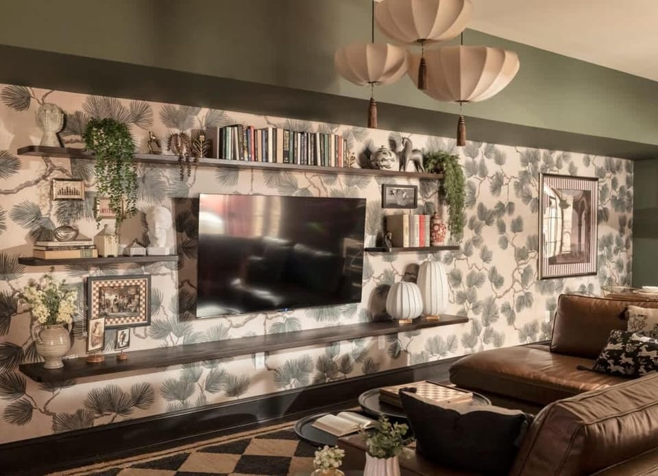Diplomat's Duplex #1- 9Bed- 8Bath- 2 Car Parking House in Penns Landing