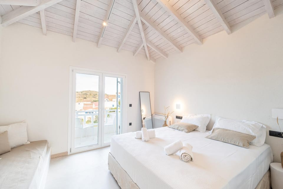 Bed, Balcony/Terrace, Photo of the whole room, Bedroom, towels