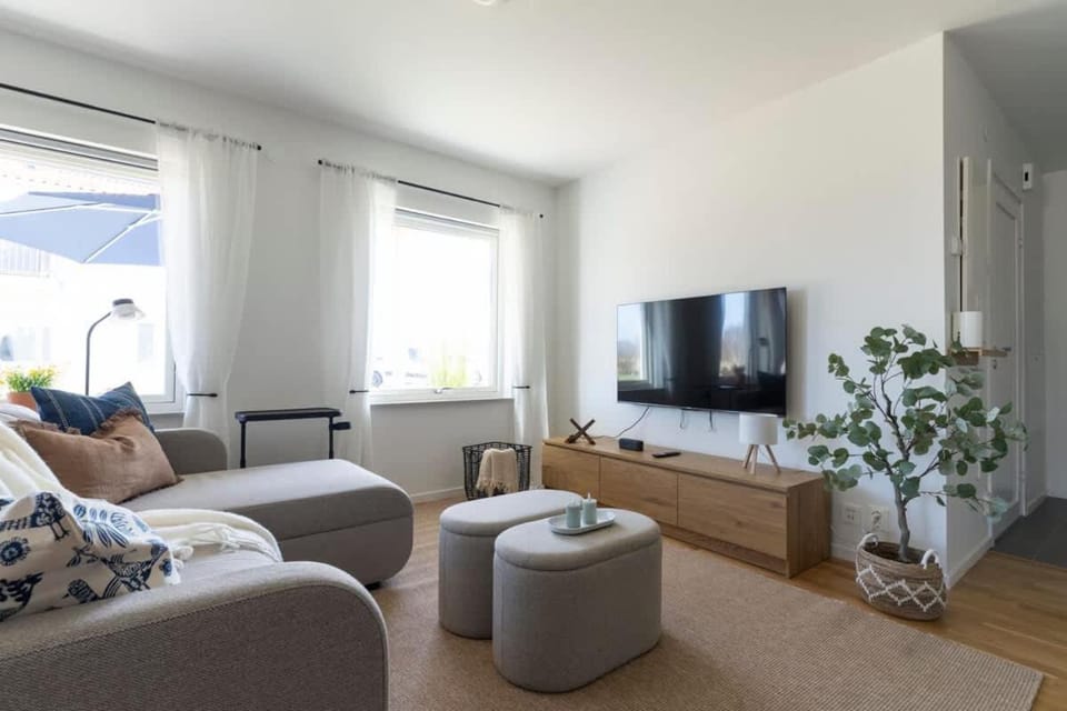 Comfortable Sunny 2 Bedroom Home with Workspace House in Skåne County