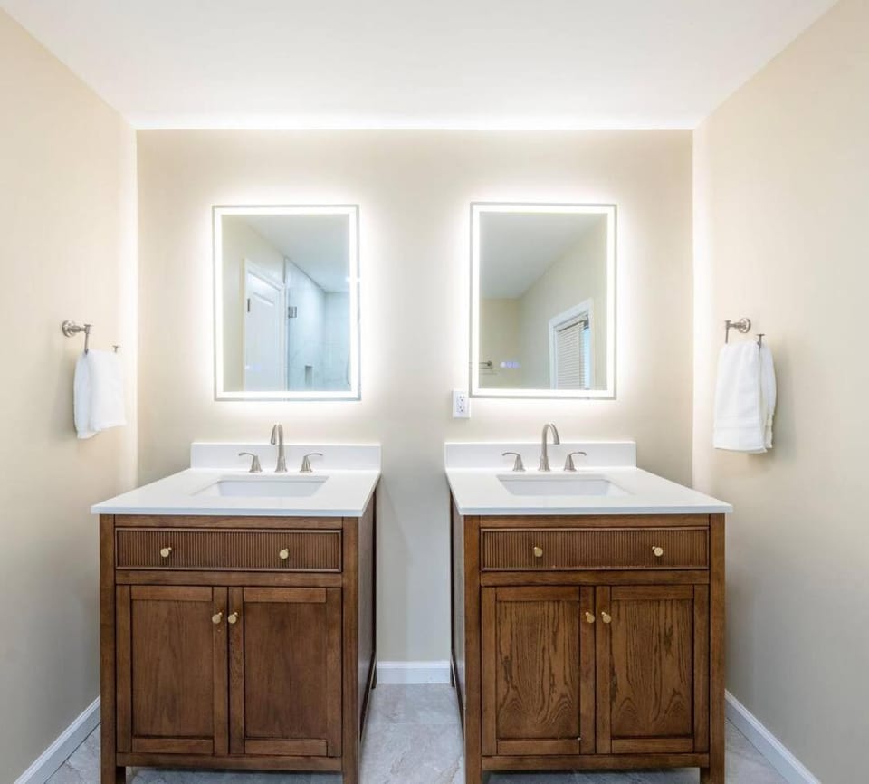Modern & Cozy Studio| Luxe Spa Bath| Near NYC Apartment in West Orange