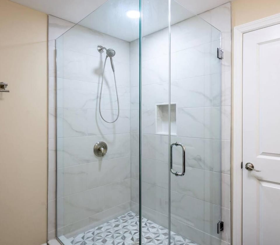 Modern & Cozy Studio| Luxe Spa Bath| Near NYC Apartment in West Orange