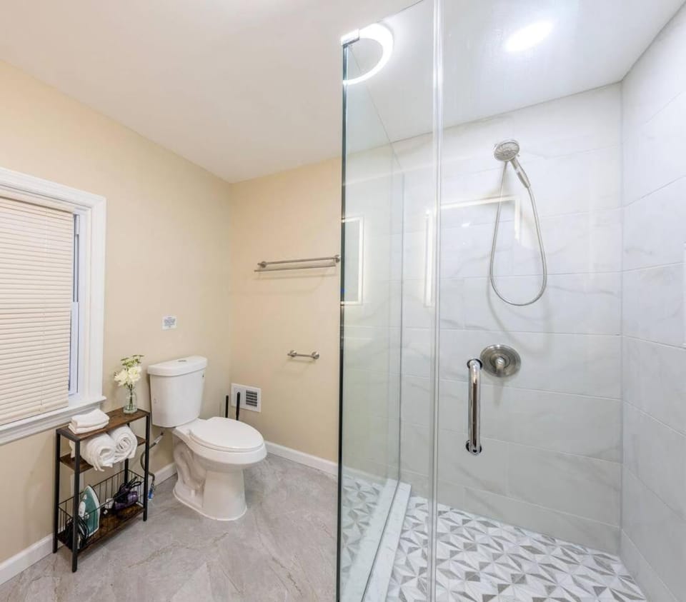 Modern & Cozy Studio| Luxe Spa Bath| Near NYC Apartment in West Orange