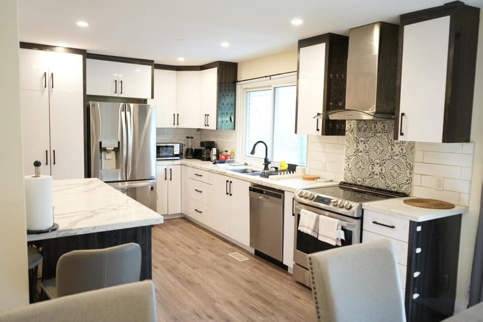 Peaceful Kitchener Getaway 5BR Home with BBQ Apartment in Kitchener