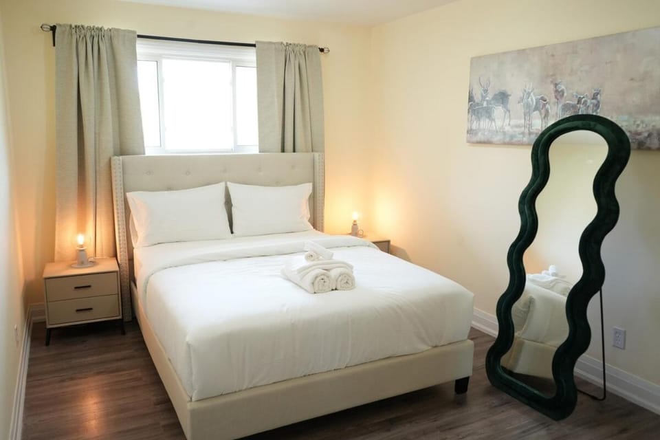 Peaceful Kitchener Getaway 5BR Home with BBQ Apartment in Kitchener