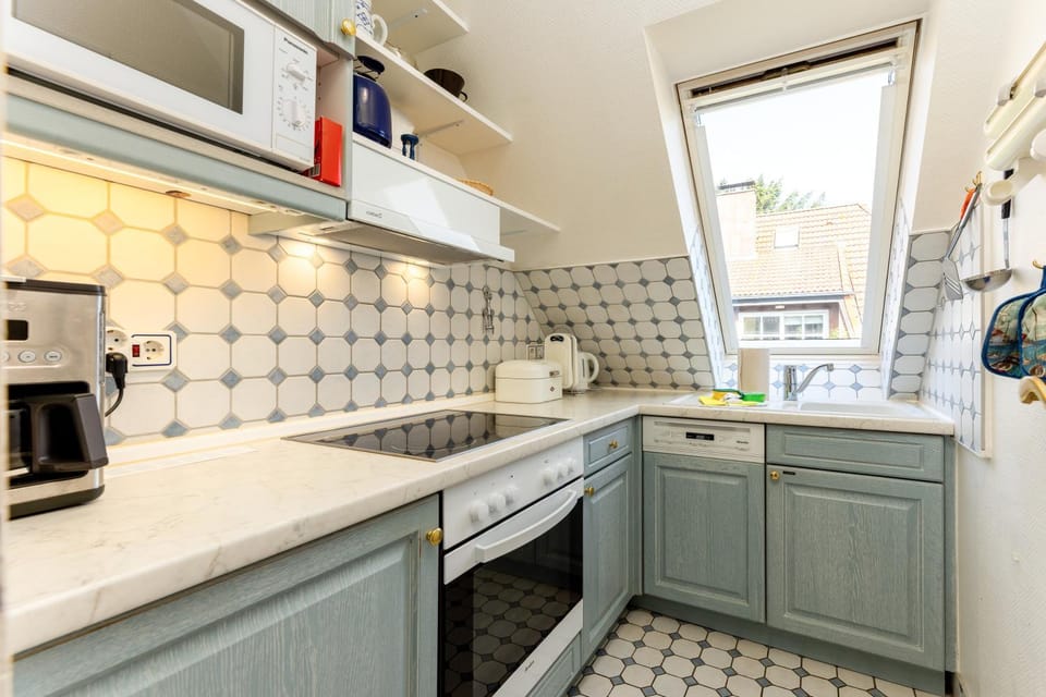 Kitchen or kitchenette, kitchen