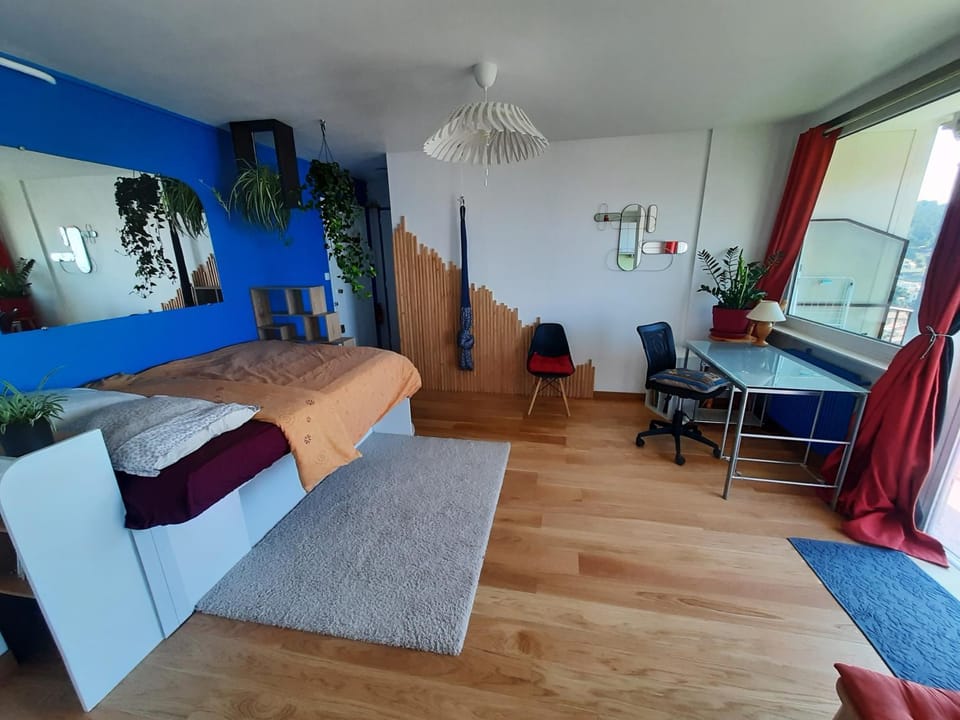 Bed, Photo of the whole room, Seating area