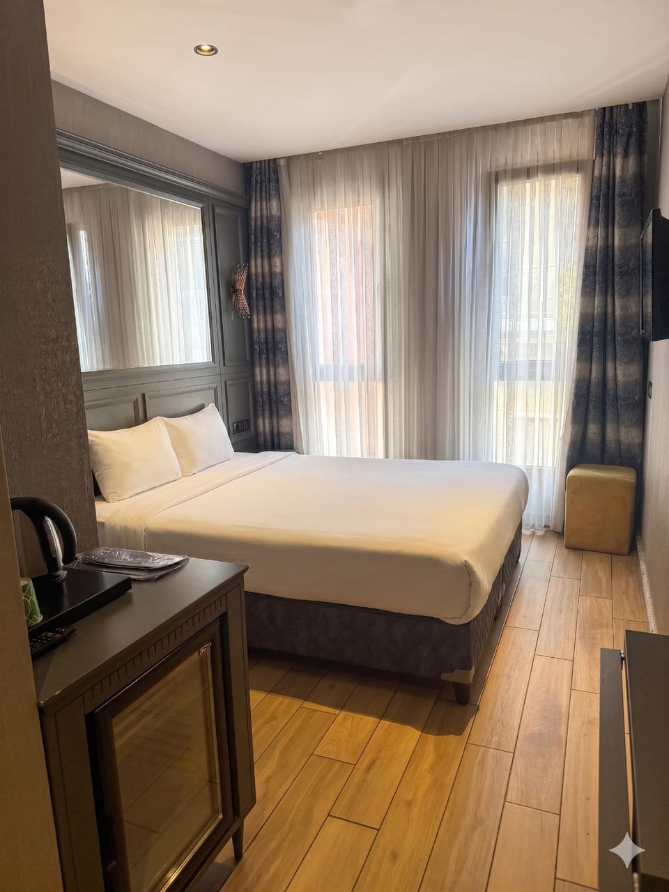 Bed, TV and multimedia, Coffee/tea facilities, Living room, Photo of the whole room, Seating area, Bedroom, minibar