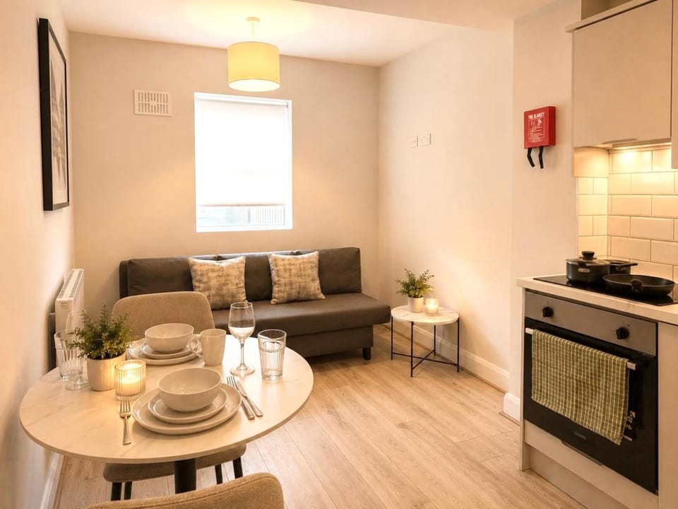 Kitchen or kitchenette, Living room, Seating area, Dining area