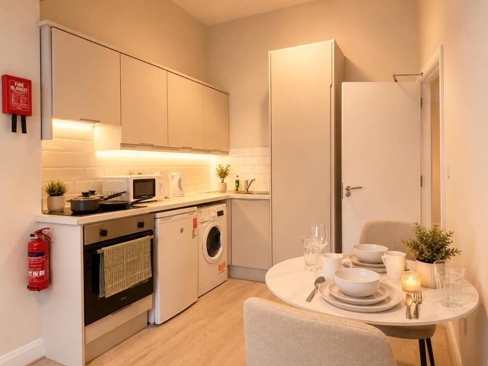Kitchen or kitchenette, Dining area, oven, stove, toaster, washing machine