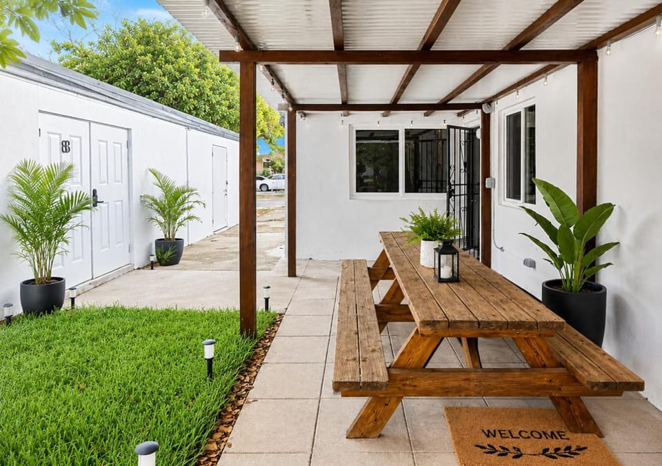 Patio, Garden, Dining area