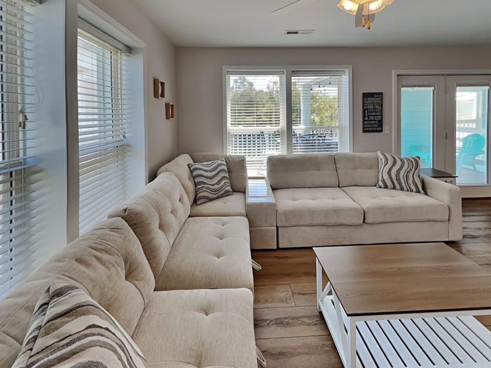 Balcony/Terrace, Living room, Seating area, Pool view, furniture
