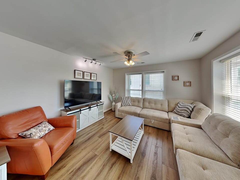 TV and multimedia, Living room, Seating area, furniture