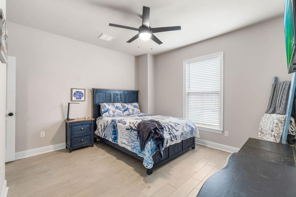 The Foley Escape- 10 min to Beach Sleeps 6 House in Foley