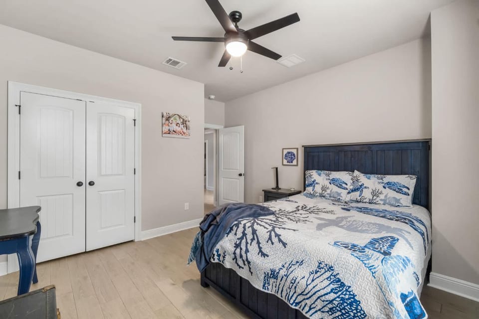 The Foley Escape- 10 min to Beach Sleeps 6 House in Foley