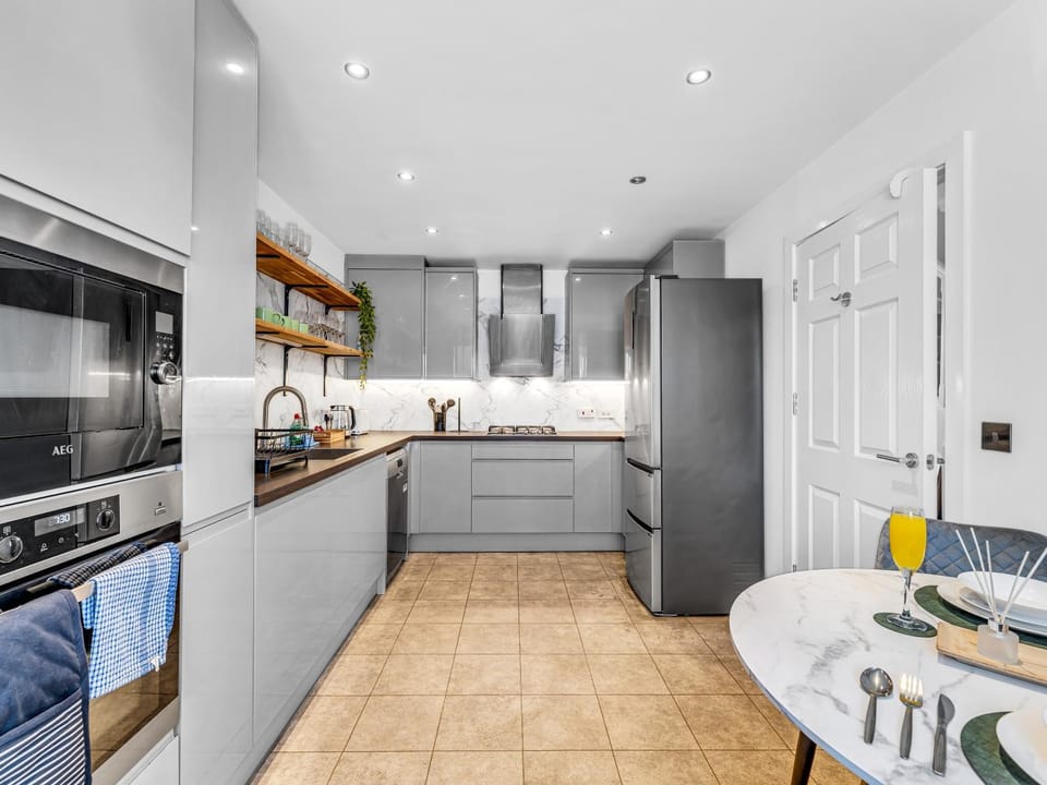 NEW Private Garden Dining and Parking House in Chester