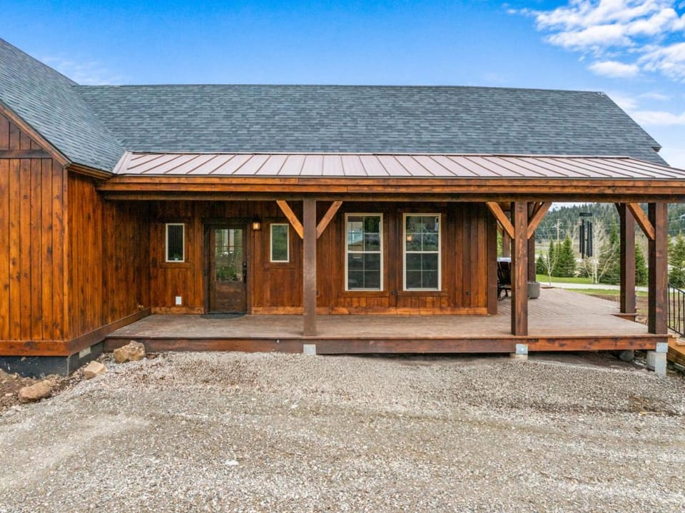 Mountain Ranch - 10min to Yellowstone, Hot tub, Views, AC House in Idaho