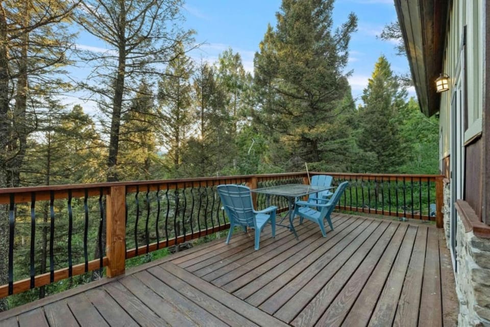 Two Top Stop - 15min to Yellowstone, Hot Tub, Arcades, BBQ House in Island Park