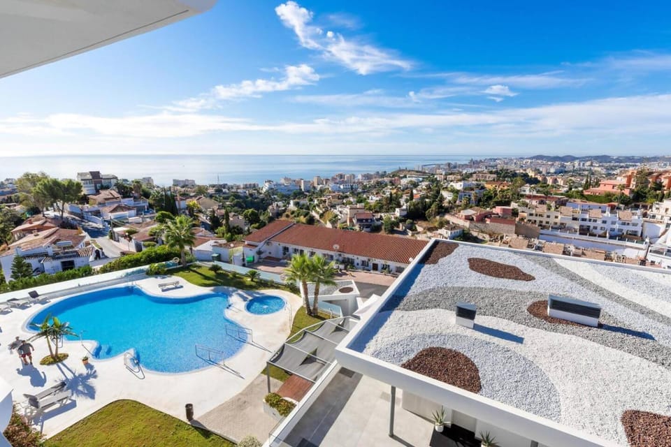 Apartamento luminoso de 2 hab – vistas al mar Apartment in Fuengirola