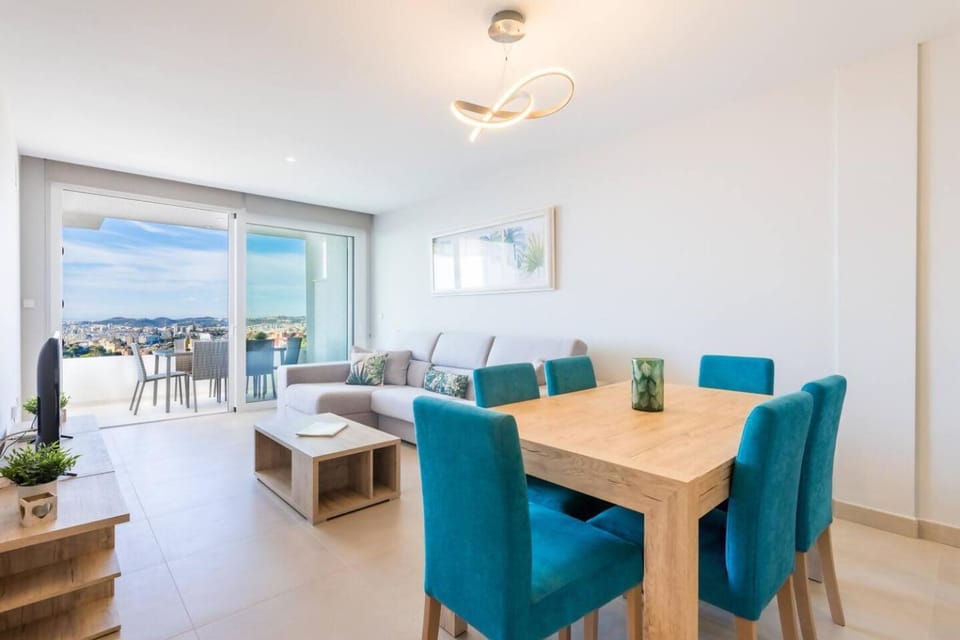Apartamento luminoso de 2 hab – vistas al mar Apartment in Fuengirola
