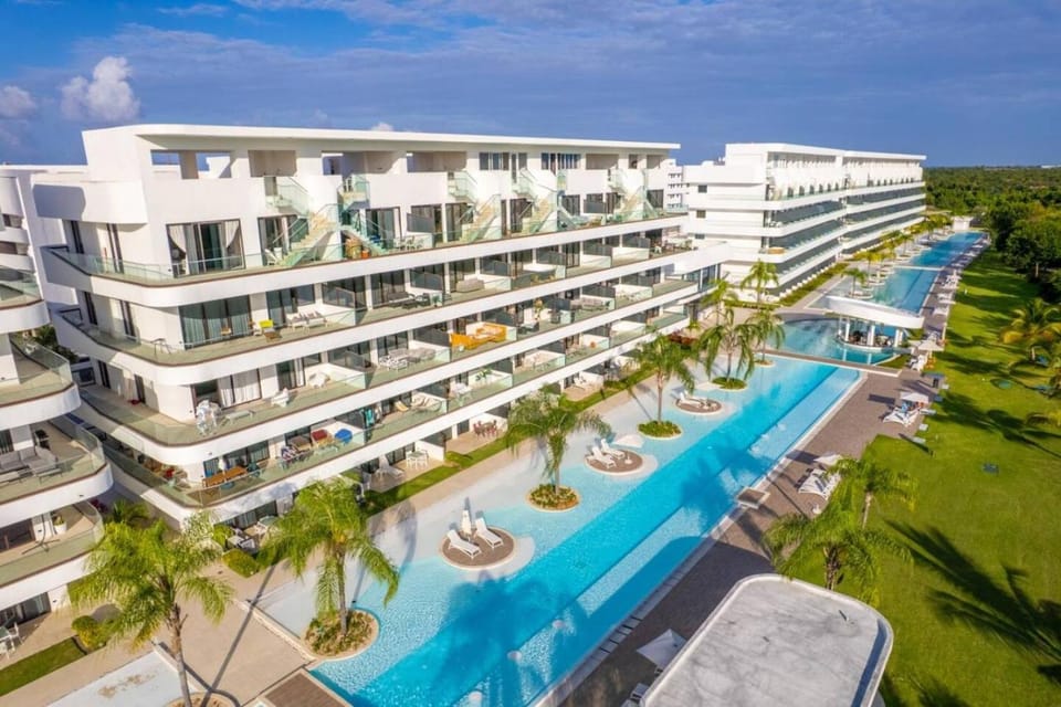 Property building, Pool view