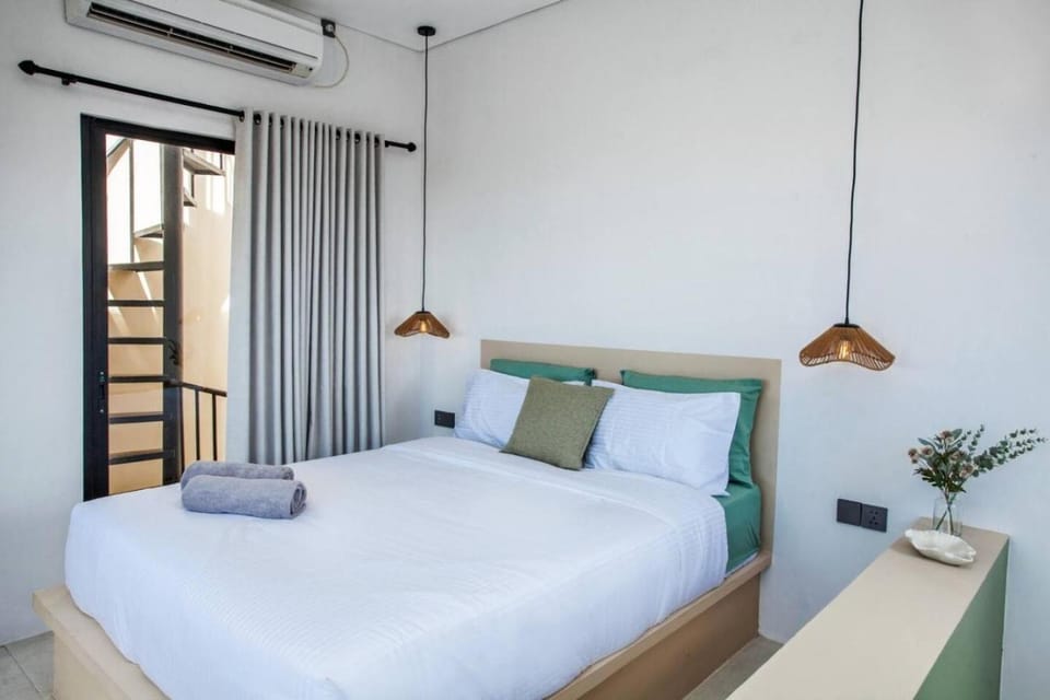 1BR Loft in Uluwatu with Jacuzzi - Shanti 6 House in Kuta Selatan