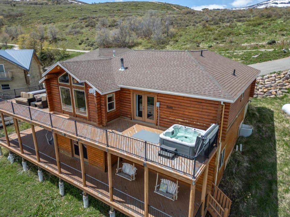 Sleeps 33, Hot Tub, Game Room, Hot Tub, Lake Views House in Garden City