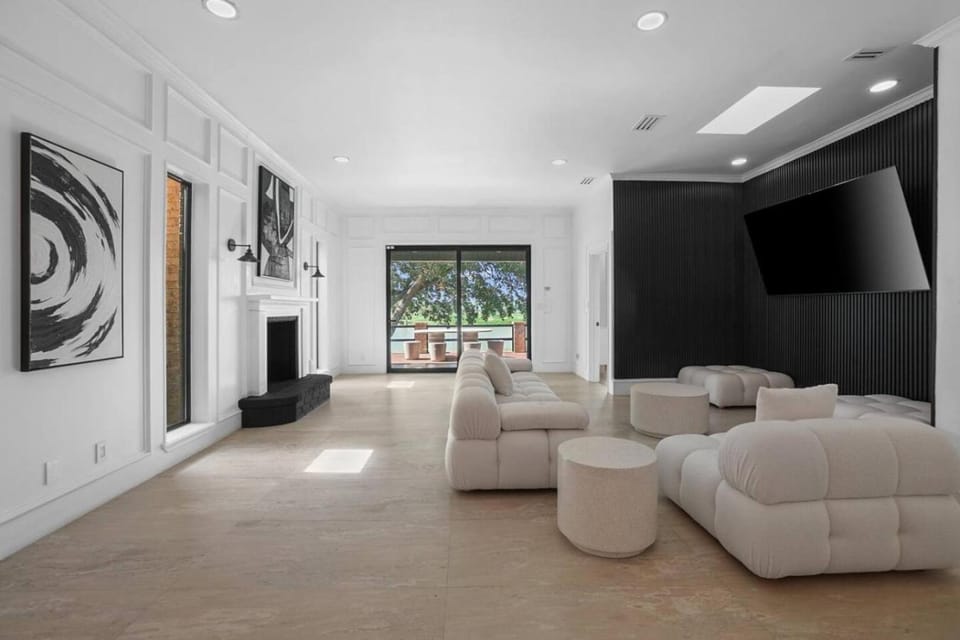 Living room, Seating area