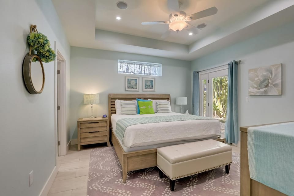 Bed, TV and multimedia, Bedroom, wardrobe