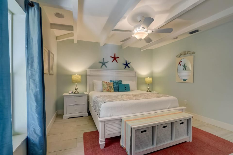 Bed, TV and multimedia, Bedroom, wardrobe