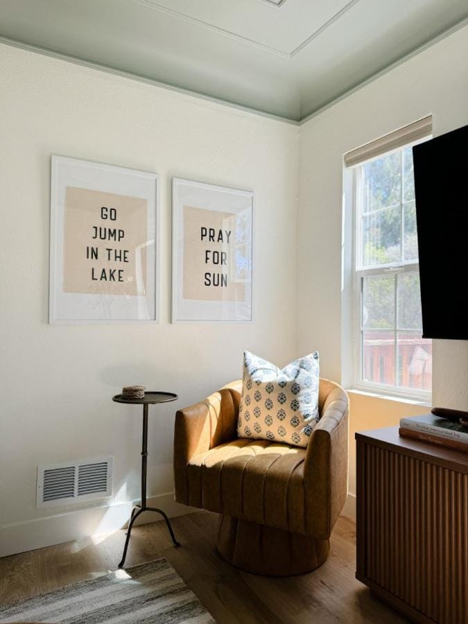 Cottage 65 - Pet Friendly, Hot tub, Arcades, Walk to Bear Lake! House in Garden City