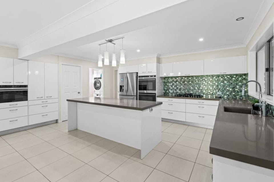 Ultimate 5BR Luxury Estate Family Group Haven House in Capalaba