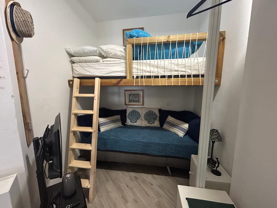 bunk bed