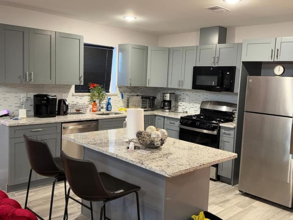 Newark 3 Bedroom Home Near Airport and Prudential Center House in Irvington
