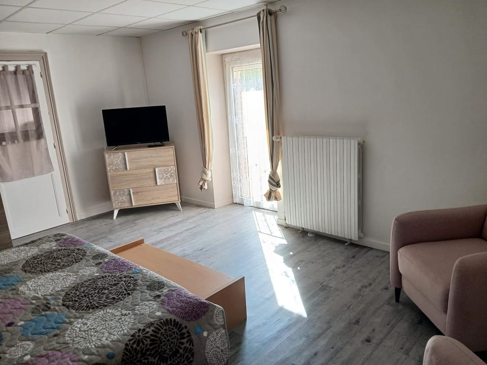 TV and multimedia, Photo of the whole room