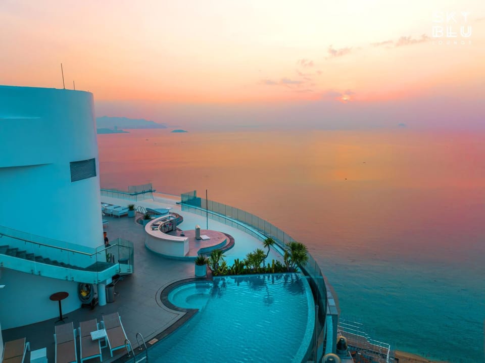 Nearby landmark, Day, Natural landscape, Pool view, Sea view, Swimming pool, Swimming pool, Sunrise, Sunset
