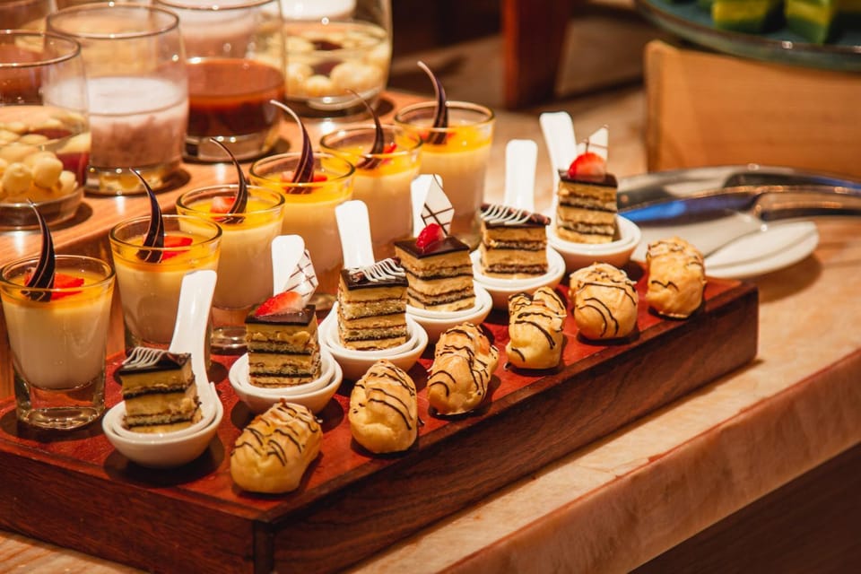 Food and drinks, Food, Breakfast, Continental breakfast, Buffet breakfast, Lunch, Dinner, Drinks